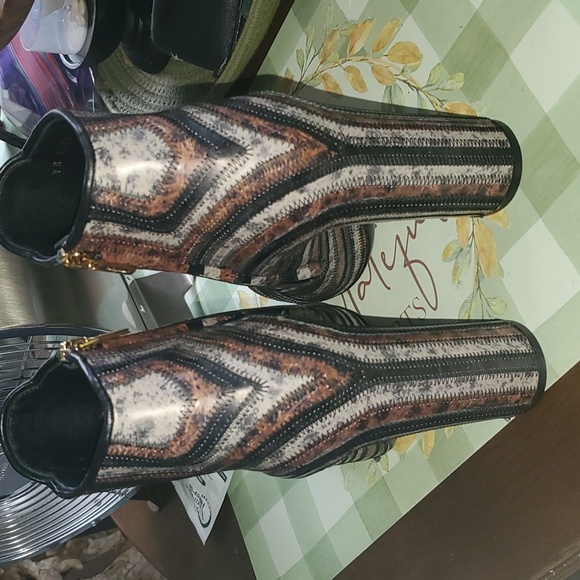 Ferragamo booties size 8M - Picture 4 of 12